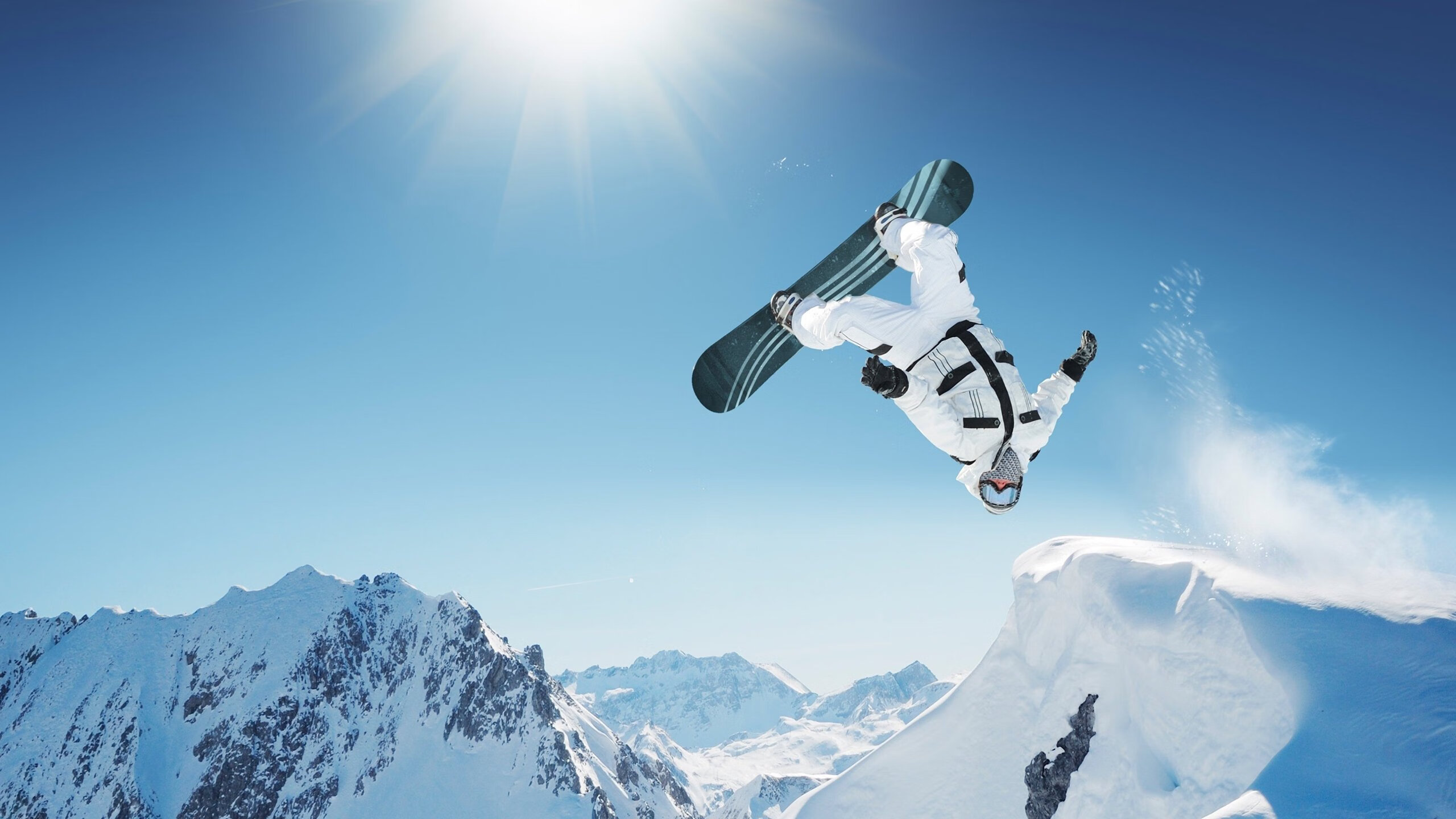 南非羚羊队的快速反击:每一次抢断和反击都如闪电般迅猛,北非大羚羊