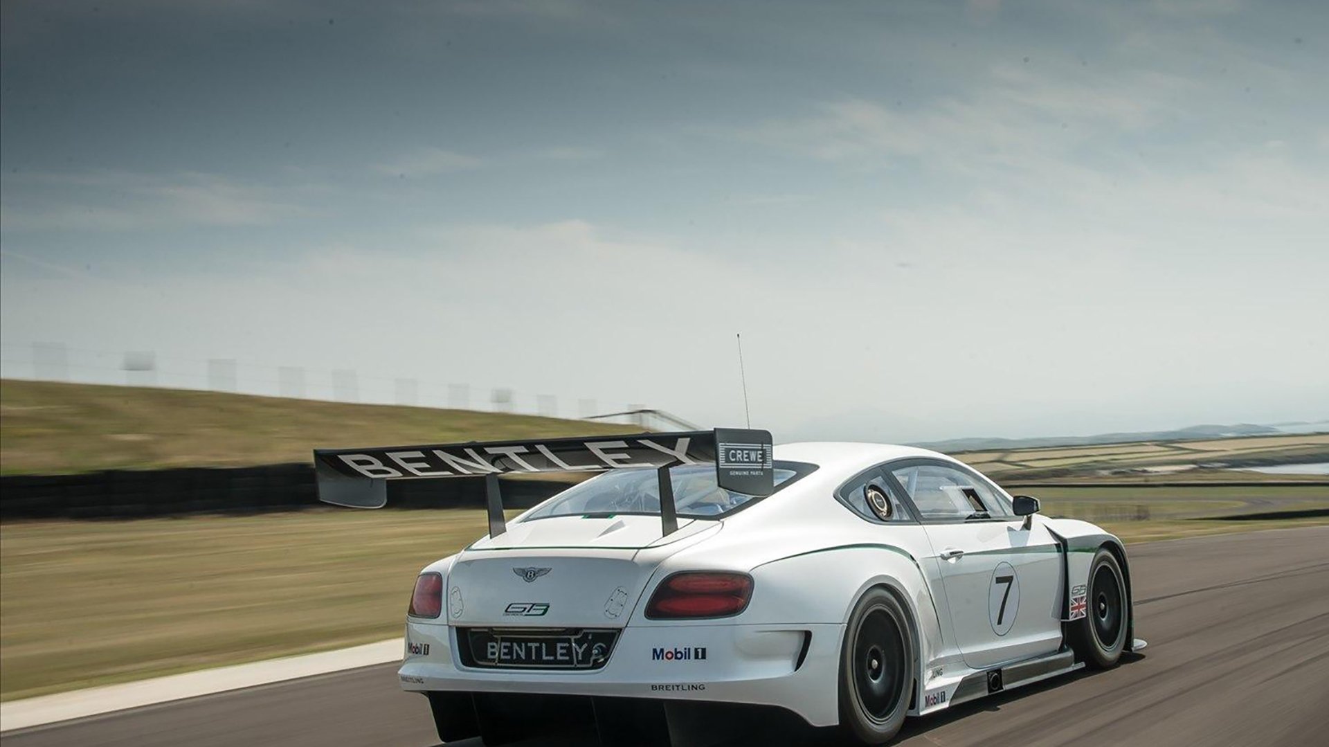 开云体育官网下载安装-“青少年足球产业链不断完善，行业潜力巨大”，青少年足球发展趋势