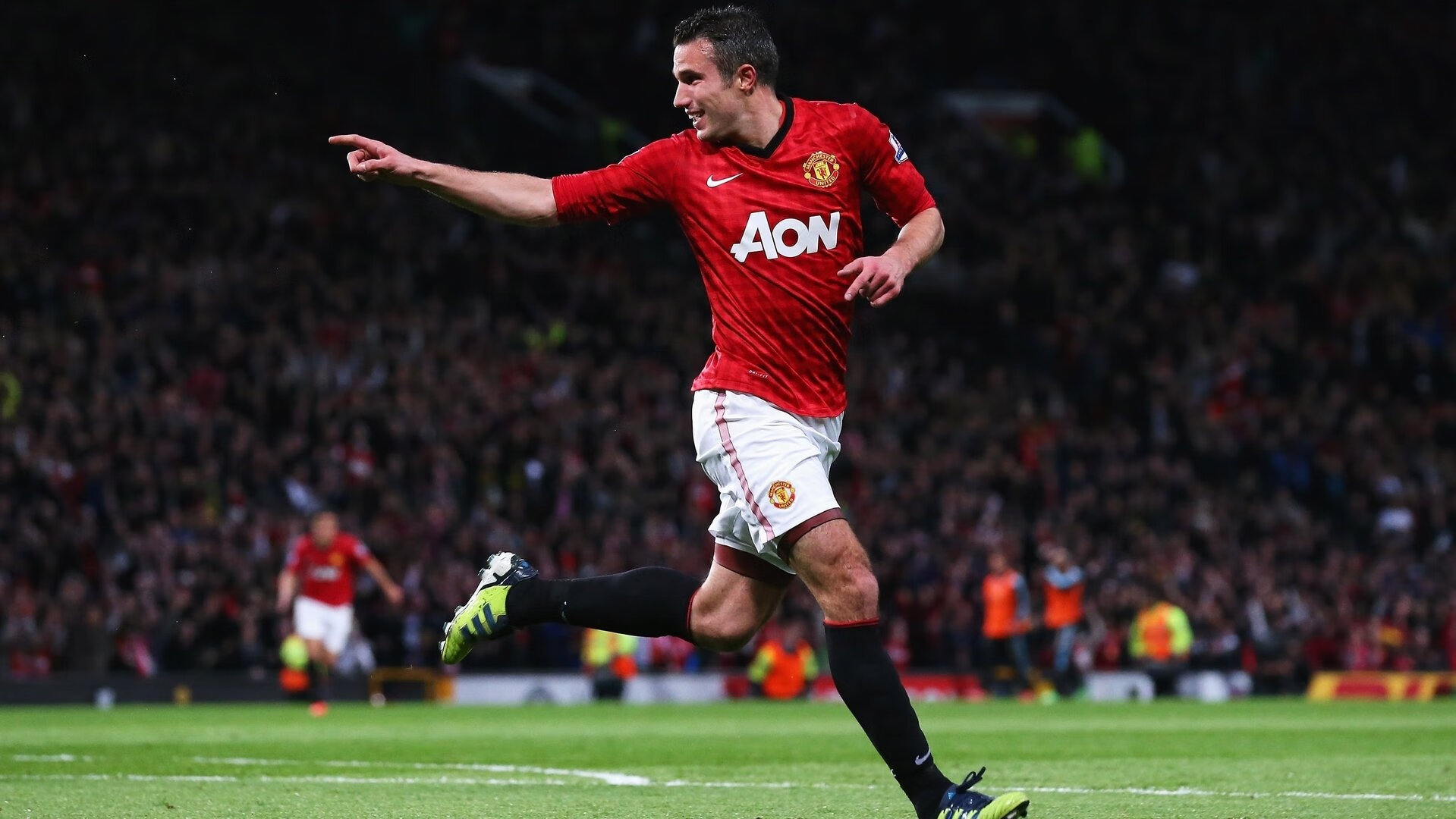 开云网页版-弗兰：全黑队中场的“战术大师”，巧妙组织进攻为队友创造机会