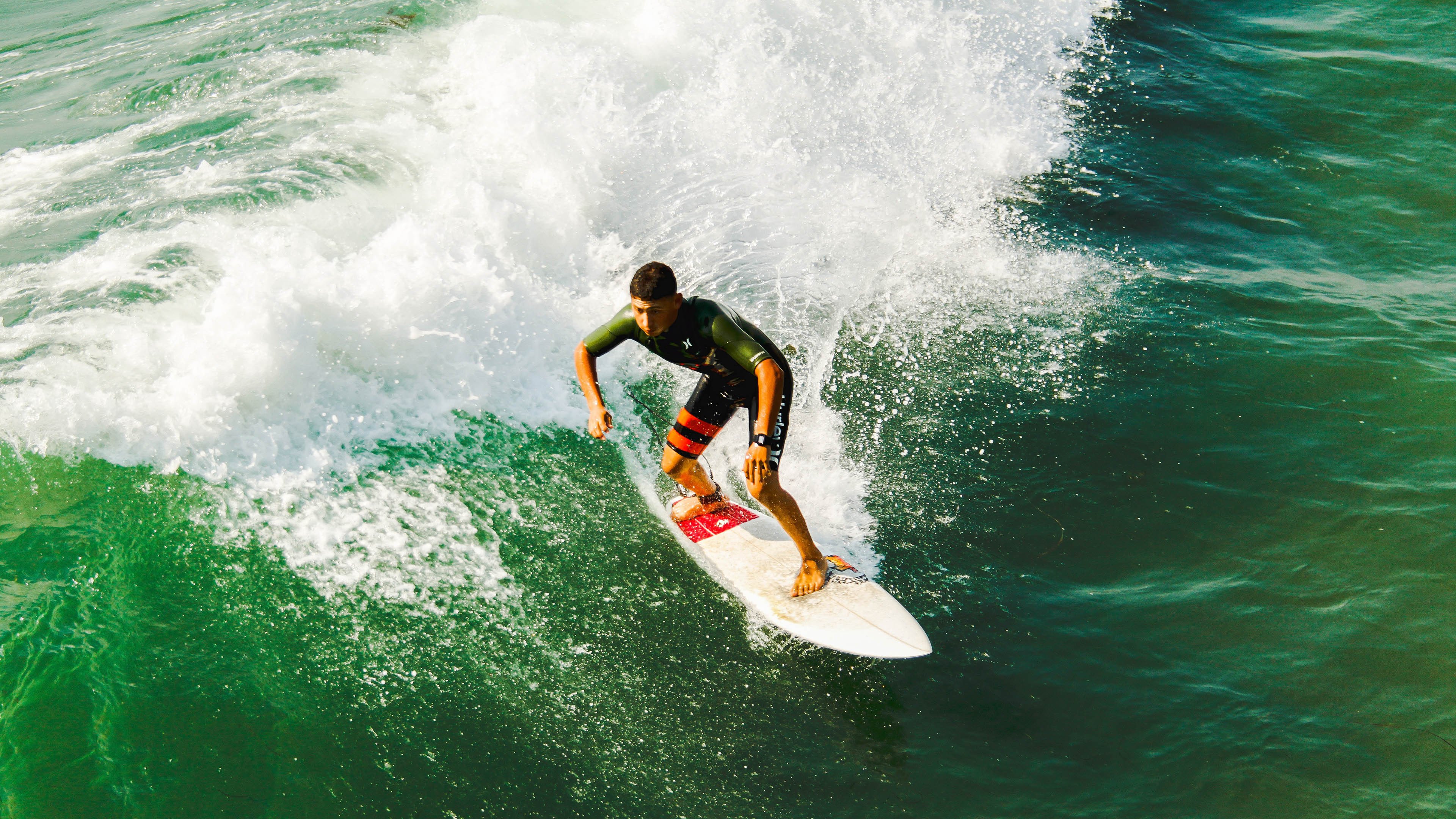 kaiyun 开云体育-英超绝杀定局：最后时刻的神奇一脚，英超最后两轮对阵